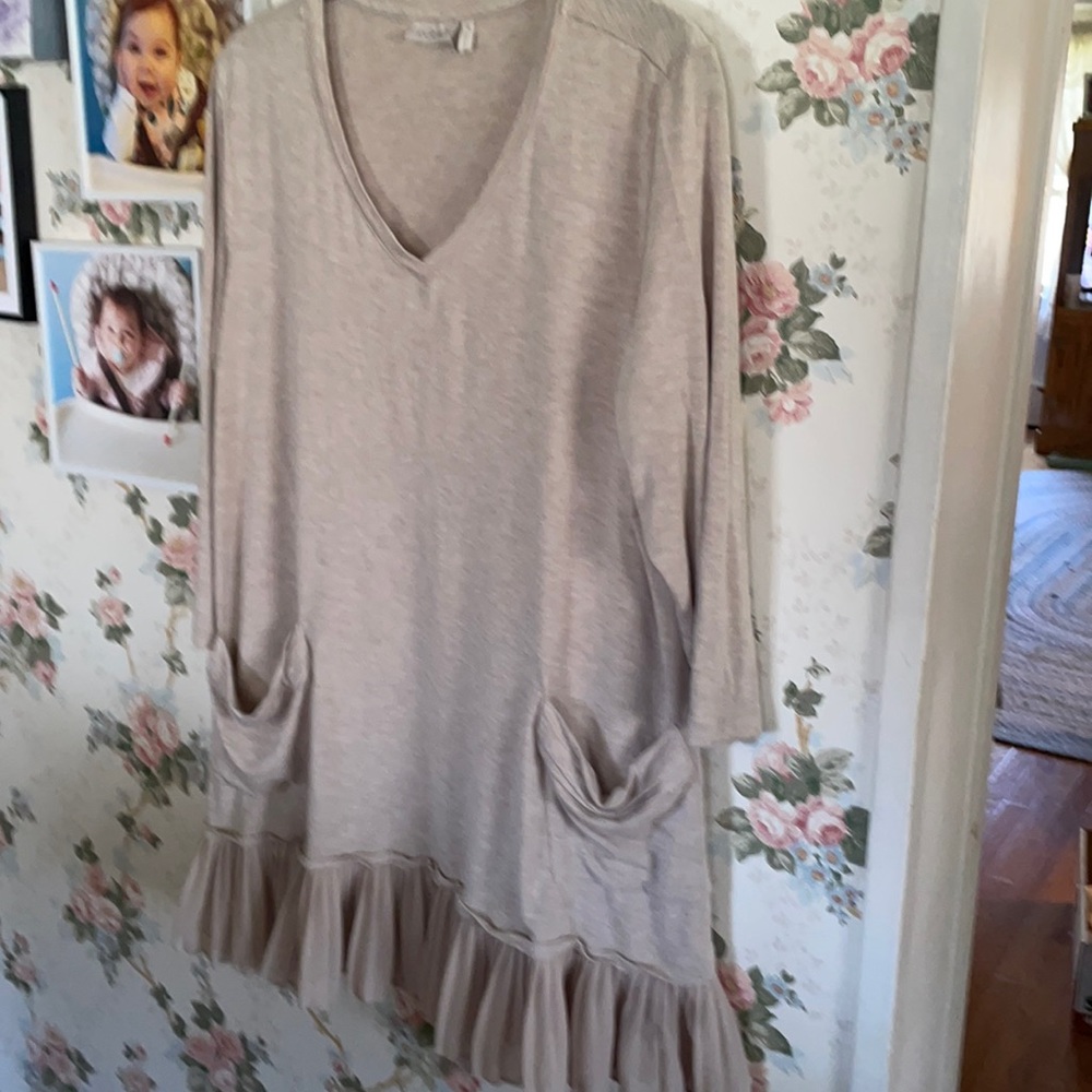 Logo by Lori Goldstein blouse top 1xl v-neck 3/4 sleeves sheer bottom ruffle EUC